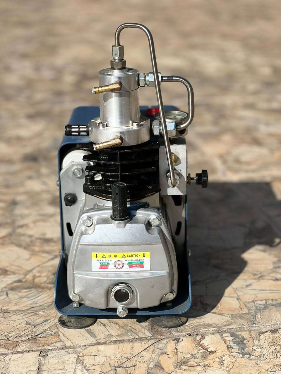 كمبريسر أصلي ملف نحاس مستعمل السعر ١٩٥٠٠٠ قفل
اليريده يتصل ***********
