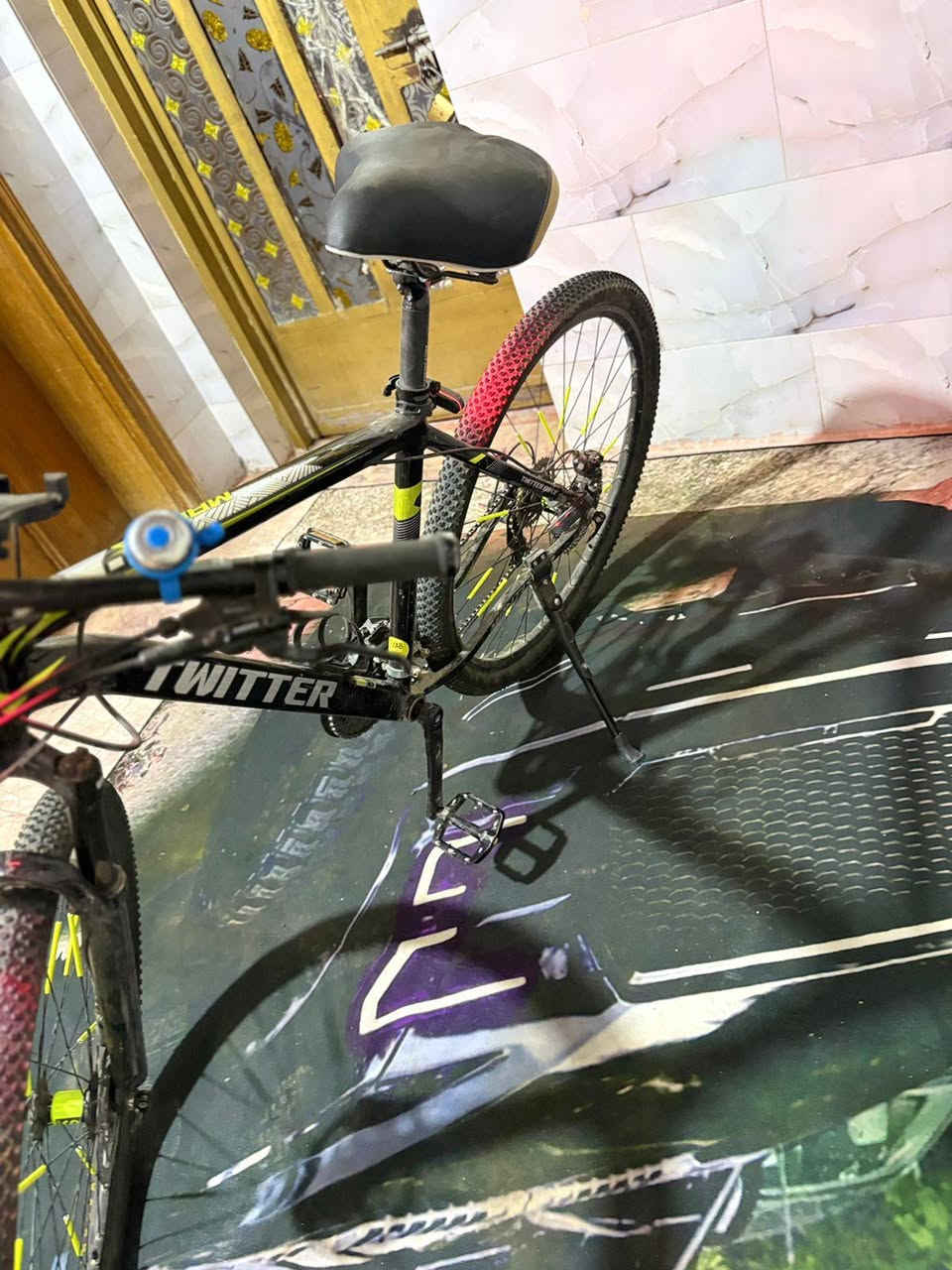 السلام عليكم🌹
للبيع فقط 

بايسكل رود 🚴

ماركة تريك TWITTER

لشه مضلعه

معدن فول المنيوم ماشه كاربون

خفيف جدا وسريع ✈

جاهز اي عطل مابي👍🏻

كله مختم بونتريكر 

حجم 29 /LX

كمبليونه امامي و خلفي 

سستم شيمانو تياكره   

امامي 3 خلفي 8 نمر 

السعر 480

العنوان :🏭
بغداد مدينه الصدر قطاع 9
 
نعتذر عن المراوس🚲

الرقم للتواصل /***********
