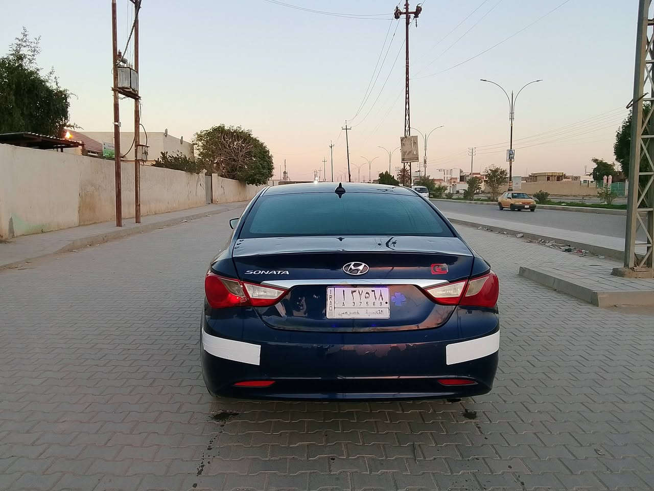 سلام عليكم هونداي سوناتا 2013 وارد أمريكي ضربه السيارة جنطة الخلفية معدل بارد وضربة بالجاملغ الايمن وشخوط باب العبري ورصعات خفيفة اثر حالوب فقط السيارة نص فول
وماصفات السيارة 
1- تحكم استيرن جهتين 
2-كشنات تدفئة تبريد 
3-شاشة كبيرة 
4-ست سماعات 
5- نظام زينون عالي ناصي وضبابي زينون 
6-داش كام أمامي خلفي 
7-كامرة خلفية 
السنوية صاقطة صارلها سبوع مصفرة غرامات كلشي ماعليها فقط السنوية سعر السيارة (110) وبيها مجال بسيط 
مكان السيارة الديوانية 
الرقم ***********
