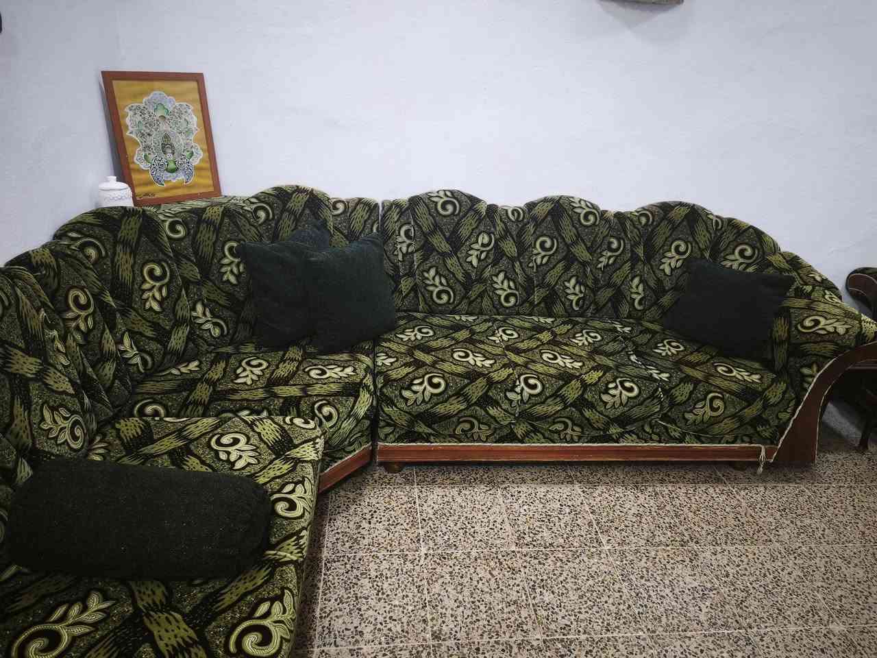 ديوان للبيع
خشب عراقي
نظيف حيل 
السعر 275 و بي مجال
الرقم ***********
