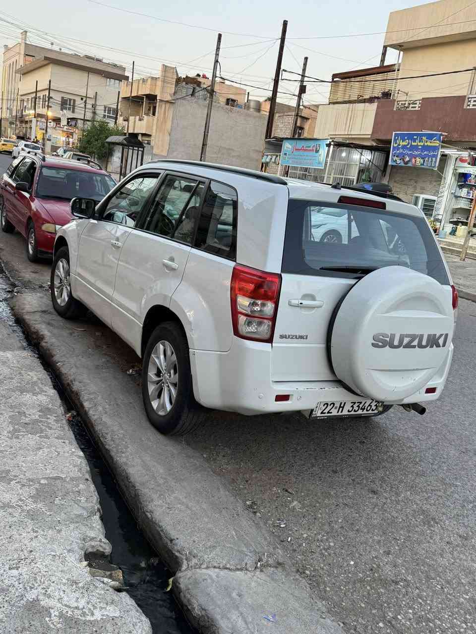 السلام وعليكم فيتارا موديل 2014 مكينه 2400 فورويل كير مكينه تبريد خير من الله بيها قطعتين صبغ بدون دواخل بدون اي شي رقم اربيل الجديد .. بيع او مراوس مكانها بغداد .***********
