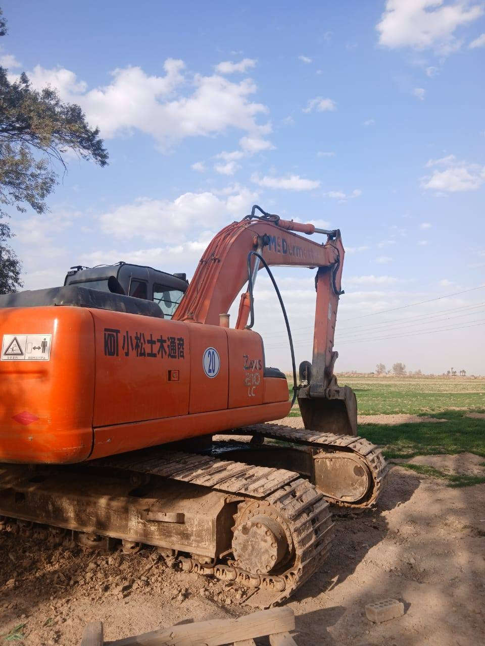 سلام عليكم للبيع زت ايلسي ٢١٠ مكفولة وجاهزة من تبريد وكلشي شغال سعرهة ٣ شدات وربع مكاني بغداد بسماية  وهذا رقمي ***********
