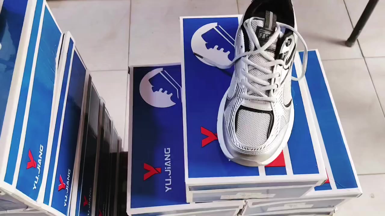 جديد احذيه رياضي كولاتي عالي
السعر 10 آلاف فقط
العنوان ناصريه قضاء النصر قرب مطعم غفران الصوب الصغير *********** @إشارة
