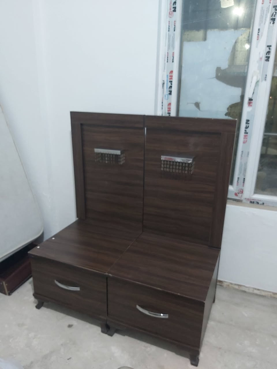 اغراض بيت للبيع المستعجل
غرفة نوم 100 الف قفل
غرفة نوم تانية 125 الف قفل
شبابيك عدد 4 نضاف كتير 100 الف قفل كلهم
تخت حديد مع الاسفنج 50 قفل
للاستفسار تواصل ماسنجر او عبر الواتس ***********
