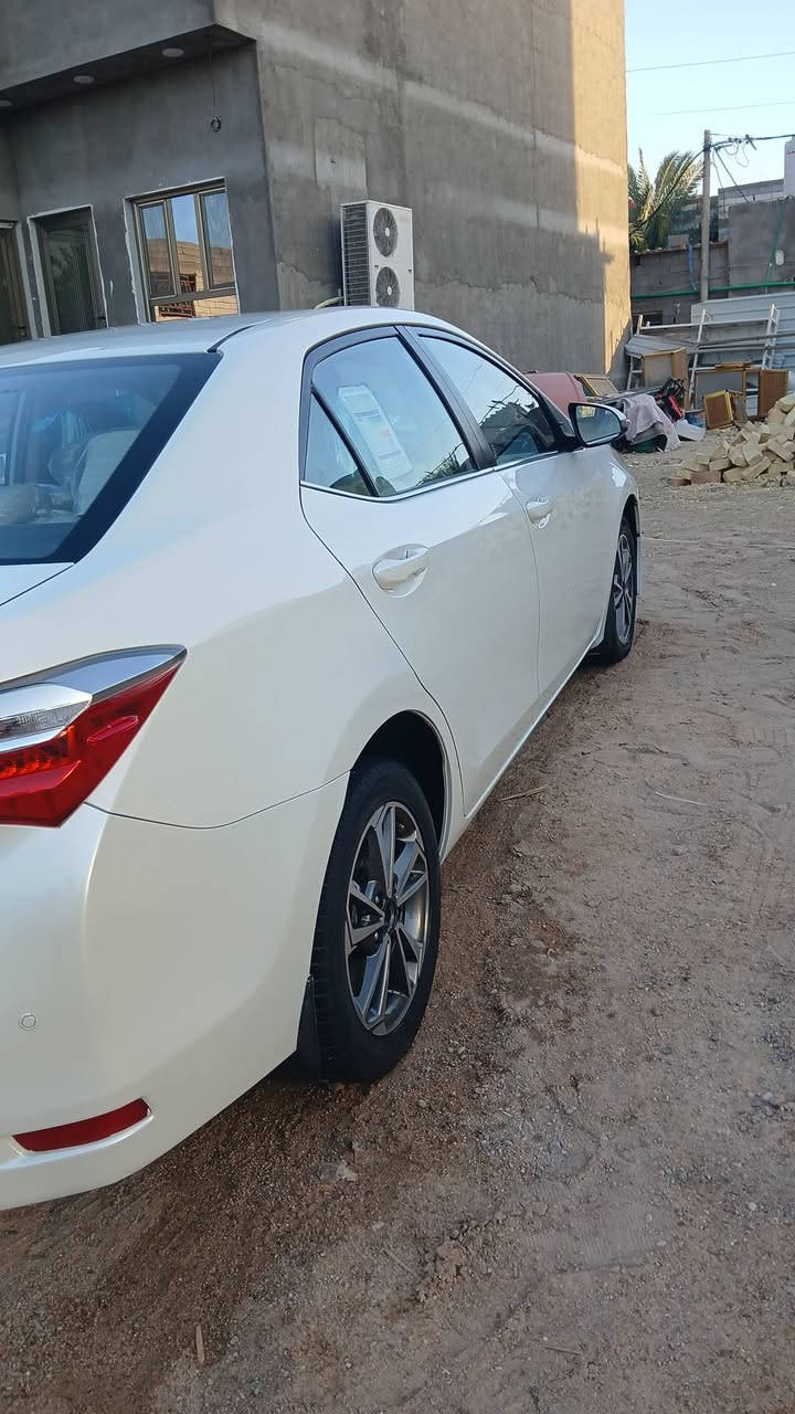 كورلا 2018
وارد خليجي محرك 2000 الفين 
سياره اصل ياباني ساز اعتيادي الجاني الكورله يعرف تفاصيله 
السعر 145 وبيه مجال بصيط.   ***********
