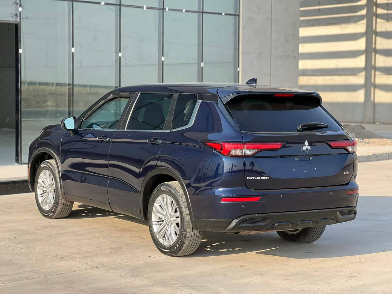 السلام عليكم 
MITSUBISHI OUTLANDER 2023
ضرر: جملغين و بولند صبوخ 
بدون دواخل و ايرباك سوكان سيستم
سعر 165$ورقه مجال بسيط

اتصل و واتساب ***********

مواصفات S AWD
👇🏻
شاشه 
كاميره
حساس
بصمة
فور ويل
تحكمات ستيرن
تحديد سرعة 
لايد ليد + زينو
صندوق بصمة
حجر كزوز بيلادي 

بعد هواي مواصفات 

سيارة جاهز شرط تترقيم شيمال

سعر بلاش 165$ورقه

ئازاد كارس_AZAD CARS🙆🏻 دهوك, العراق
