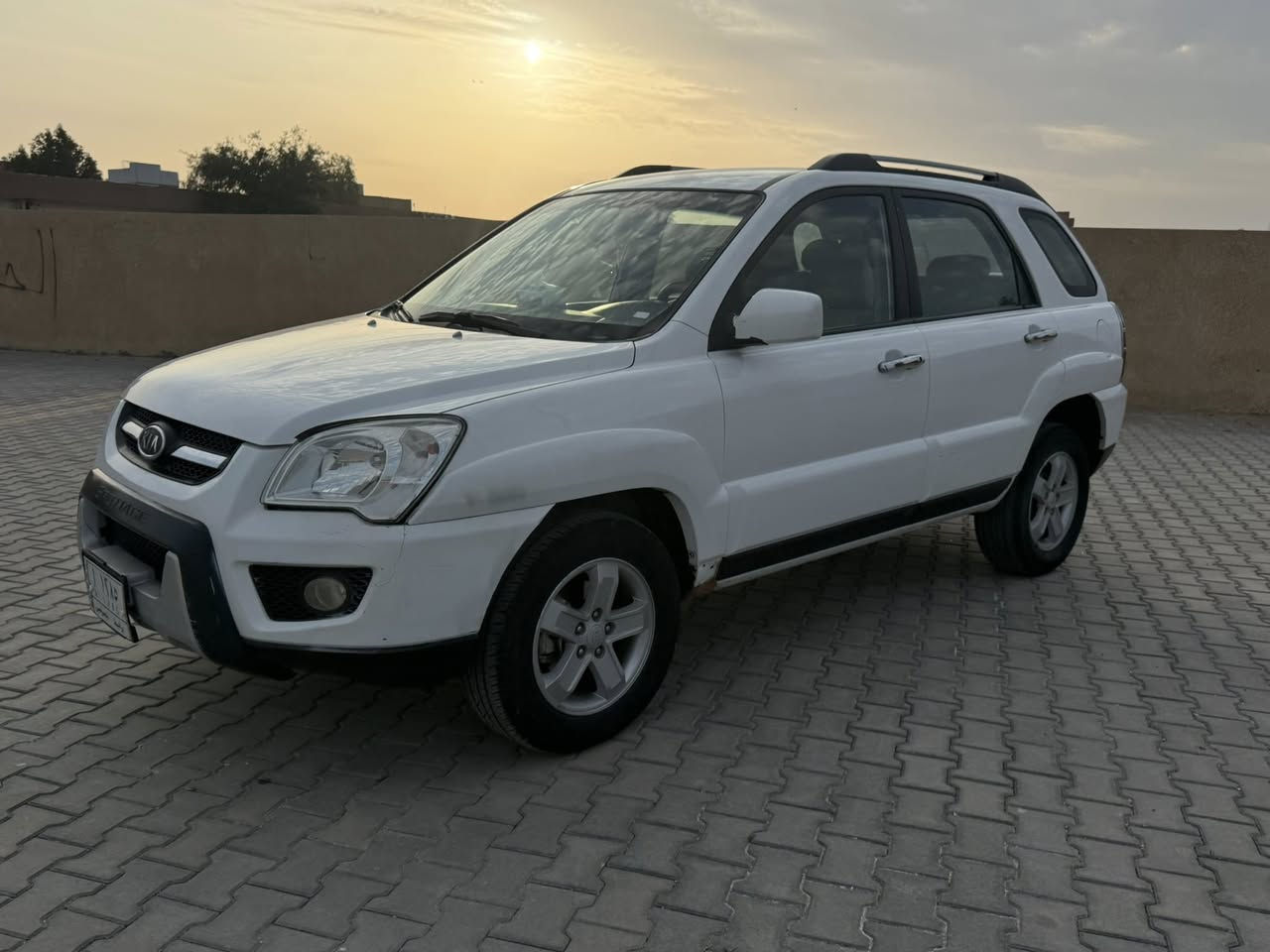 السلام عليكم سبورتج مديل 9 خليجي رقم واسط سنويه جديده  مكينه 2000 دوش السياره مكفوله كفاله عامه. جاهزء من كلشي تخم تاير جديد حداديه امامي وخلفي جديد 
سعر 123  بيه مجال بسيط 
عنوان واسط 
***********
