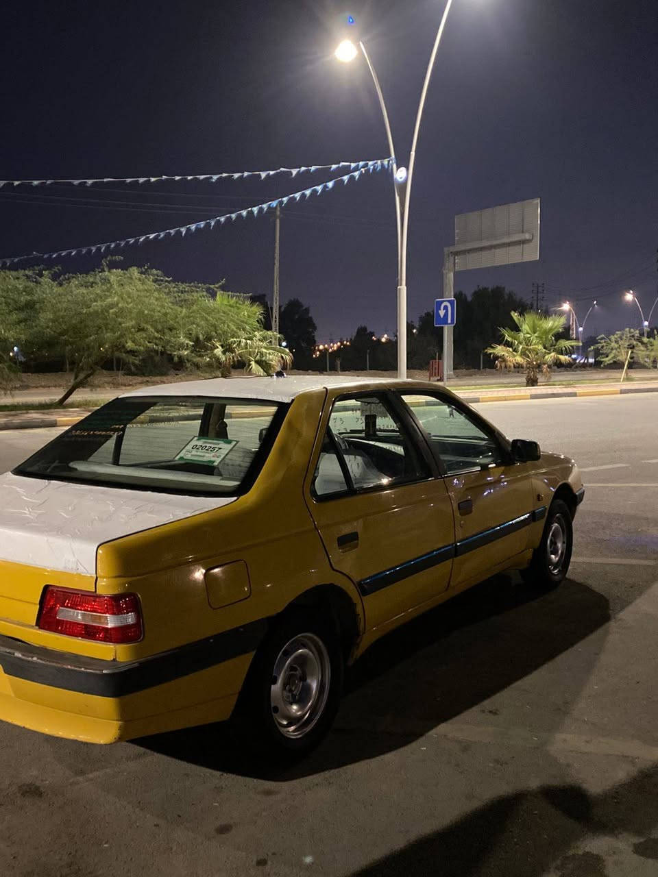 السلام عليكم شباب بيجو 405 موديل 2016 (للبيع او مراوس بيجو بارص) سياره خير من الله مكينه كير حلوات زينات حداده حلوه تبريد ثلج 🥶 ((السعر 25)) وبيهه مجال للشراي 
((العنوان البصره الزبير)) 
هاتف *********** اتصال
واتساب ***********
علماً السياره نفس الفيديو حالياً
