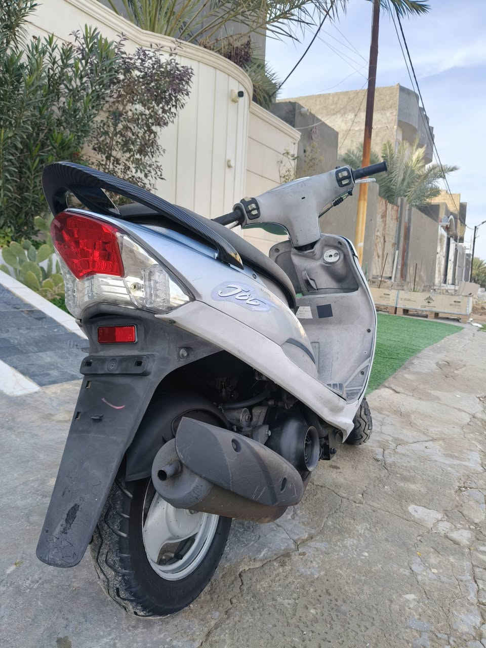 سلام عليكم دراجه ماكس للبيع نضافه 1 عل 1 ماشيه 27 الف فقط جديده سعر مليون و 100 لون مميز سمائي رقم ***********
