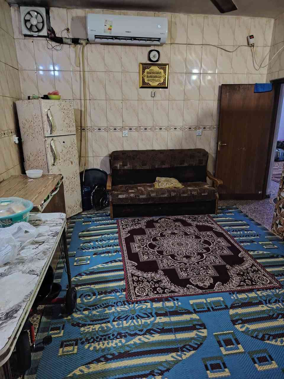 سلام عليكم بيت البيع أو مراوس حسب القناعه بيت المساحه ١٨٠ متر يحتوي على صابق ونص العنوان سبعه نيسان حي عون ***********
