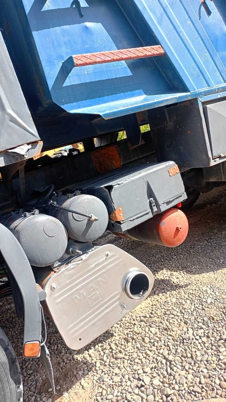 سلام عليكم مان صقر موديل 96سنوية 28موصفات فول  السيارة جاهزة للعمل المكان ديالي السعر عل تيلفون وبيك خير وتدلل الرقم الهاتف ***********
