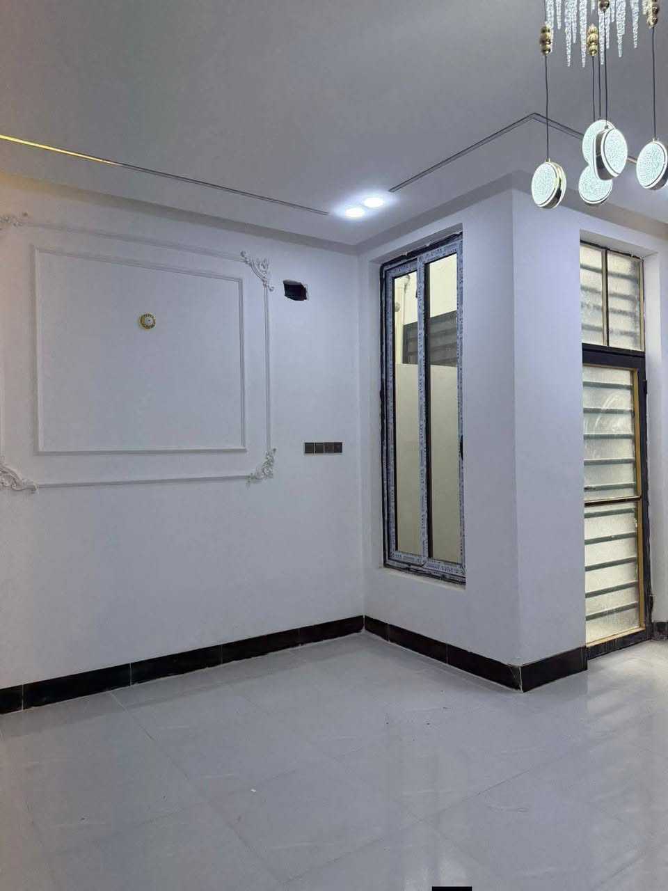 يعلن مكتب الفهد 
مساحه 150 طابقين  متر
 #طابو_زراعي  سند ٢٥
🤑 سعر خاص🤑وبيه مجال  🤑  متجاورات )
تفاصيل لبيت (( موجود🎥📷 فيديو كامل للبيت
غرفه نو٤// مطبخ// صاله// استقبال// صحيات خارج وداخل 

عنوان البيت نجف مقابل حي العسكري 
تبعد عن الشارع ٢٠٠متر
بناء ممتاز درجه اواله شغل جناي// اساس وسقف صب 
طابوق 🧱 جمهوري

كل البيت #جمس مبور برفايل_ثانويه

كل الخدمات موجوده 
مدارس 🏫 سوق #تبليط 

مقابل  قرية الغدير  ***********واتساب النجف, العراق
