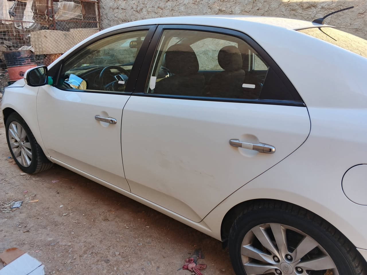 سيراتو موديل 13خليجي كير محرك جديد صدر نضيف تخم تاير جديد بيه صبغ بدون أي داخل السعر 94 وبيه مجال المكان هيت كبيسه رقمي ***********
