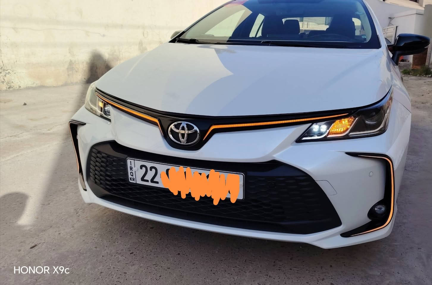 السلام عليكم
كورلا 2023 ساز ياباني اصلي باب اول 
بانزين فقط 
رقم اربيل بأسمي تحويل ثاني يوم 
سنويه للــ2028بسمي  
مواصفات
محركة 1800المرغوب
ماشية 47 الف فقط 
بصمة تشغيل
بصمة بيبان دخول ذكي لمس
بصمة جنطة  
نضامين قيادة/ سبورت وعادي ايكو
شاشة كبير لمس
كيلو متر ديجيتال شاشة 
بجم لد شباك ودعامية 
مري شفط مع التقفيل والفتح بالريمونت
تغليف كشنات جلد ارضية جنطة جلد ارضيات رزلاين
تخم تاير ياباني جديد 
باتري جديد
سبير وضع شركه صدر امامي خلفي وضع شركه  
السيارة مكفولة صبغ وفتح وبارد وتبديل وحالوب عدا رصعة صغيرة
مكان السياره صلاح الدين /سامراء
السعر  180
***********
