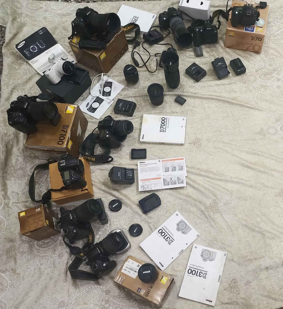مكلف بالنشر
كاميرات ومستلزمات تصوير باله من المانيا موجودة في بغداد ولا يوجد توصيل   
الاتصال بصاحبها من خلال الواتس آب
00491737473213

تفاصيلها 

1- بدي كاميرا نيكون دي 7100 عدد 1 ، تعمل بشكل ممتاز

2 - بدي كاميرا نيكون دي 7000 عدد 2 يعملان بشكل ممتاز 

3 - بدي كاميرا نيكون دي 3100 عدد 1 تعمل بشكل جيد جدا

4 - بدي كاميرا نيكون دي 90 عدد 1 تعمل بشكل جيد

5 - بدي كاميرا كانون 350 دي عدد 1 ، غير مفحوصة لعدم وجود شاحن معها 

6 - بدي كاميرا نيكون دي 3100 عدد 1 عاطلة 

7 - بدي كاميرا نيكون دي 50 عدد 1 تعمل جيدة 

8 - كاميرا سوني هاندي كام عدد 1 غير مفحوصة لعدم وجود شاحن معها 

9 - كاميرا سامسونج nx1000 عدد 1 اخت الجديدة معها فلاشها الاصلي ينفصل وعدسة متغيرة

10 - بدي كاميرا نيكون دي 70 عدد 1 تعمل جيدة

11 - عدسة كانون سگما 70-300 عدد 1 

12 - عدسة نيكون 70-300 عدد 1 بحالة جيدة جدا 

13 - عدسة نيكون 55-200 بخاصية مانع الاهتزاز عدد 2 بحالة ممتازة

14 - عدسة نيكون 55-200 بلا مانع اهتزاز عدد 2 بحالة جيدة

15 - عدسة نيكون 18-55 عدد 1 بحالة جيدة 

16 - عدسة نيكون 18-55 عدد 1 اخت الجديدة

17 - عدسة نيكون 18-105 عدد 1 بحالة جيدة جدا 

18 - عدسة سگما 17-70 لا اعرف لاي نوع كاميرا عدد 1 بحالة ممتازة

19 - گرب كاميرا نيكون دي 7000 عدد 1 بحالة ممتازة


**إذا كنت صاحب هذا الإعلان وتريد حذفه لأي سبب، رجاءا أرسل رسالة إلى الدعم الفني**