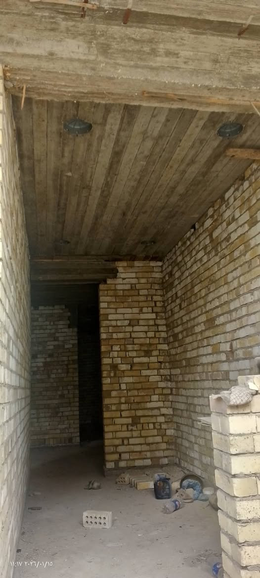 للبيع دار سكنية – هيكل واصل مرحلة التشطيب (الجص)
📍 الموقع: منطقة الإدارة – مربع العيثاوي، على شارع مفتوح، قطعة زاوية (مجاورة).
📐 المساحة: 100 متر مربع.
🏠 مواصفات الدار:
مدخلان.
غرفتا نوم (غرفة بالطابق الأرضي وغرفة بالطابق العلوي).
حمام داخلي.
حمام خارجي.
بناء هيكل واصل مرحلة التشطيب (الجص).
موقع جيد وشارع مفتوح.. للاستفسار***********
