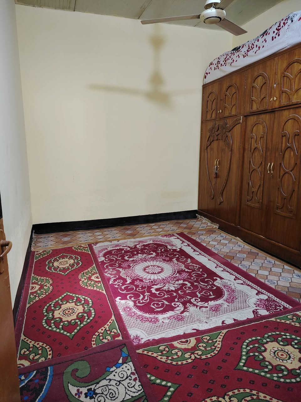 السلام عليكم مشتمل للبيع
مساحة 70متر السكف سندويش كاعيه شتايكر يحتوي على غرفه نوم مع استقبال مع صاله مع صحيات الموقع بغداد حي السلام القدس شارع المستشفى الجديد
مجاور مركز شرطه الخنساء

ملاحضه المنطقه تابع دائرة بلدية بغداد الجديدة مشمول بالتمليك فول خدمات تبليط ماء مجاري كهرباء انترنت والاستفسار واتصل عله الرقم ***********
