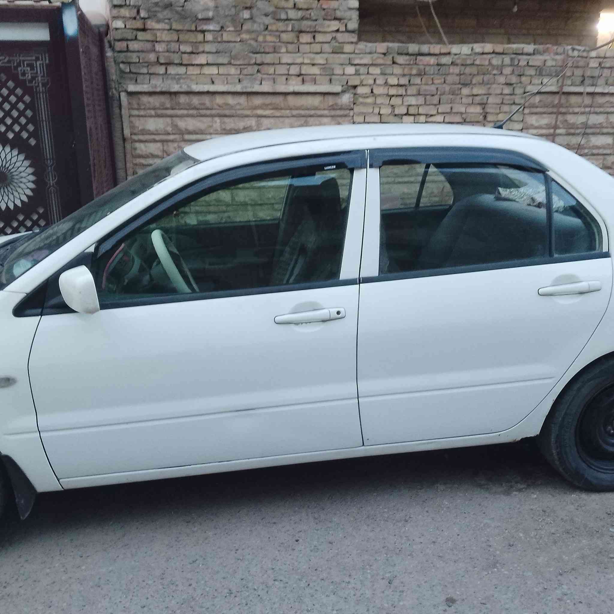 السلام عليكم لانسر موديل 2007مراوس لانسر صفره اوتوماتيك رقمي ***********
