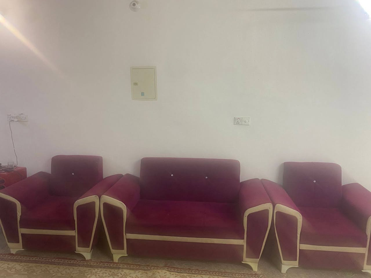 عندي هذه التخم ( وحده ثلاثية و وحده ثنائية واثنين كراسي)  مستخدم للبيع رايد بي 175 نسبة نظافته 90% مكاني بغداد الغزالية الي يحب يستفسر يراسلني واتساب على هذا الرقم *********** او يعلق هنا
