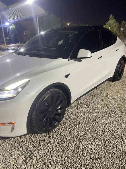 عرض للبيع 
تيسلا 
2023 
موديل(( Y))
دبل ماطور 
بطاريه بيفورمنس
ماشيه 40000  فقط 
شاشه كبيره حجم15 انج

سقف باوراما
حساس خلفي 
حساس امامي 
8 كاميرات 
كاميرا 360 درجه
كراسي كهرباء
كشنات تدفئه
رادار خلفي 
رادار امامي 
مانع تصادم 
رادار جوانب
تحكم سياره بلشاشه طبعا
نضام كشف كاميرات سرعه الطريق
نضام الرادار لمنع تصادم
نضام لتحديد مسار الطريق
نضام ترفيه كامل واتسب ويوتيوب وتيك توك 
فول اوامر صوتيه
اون لاين
سياره فول فول مواصفات 
السيارة عَليۿ بي بي اف םِـטּ العالمية ضمان 10 سنوات

للاستفسار *********** 

السعر  30 الف وبي مجال
