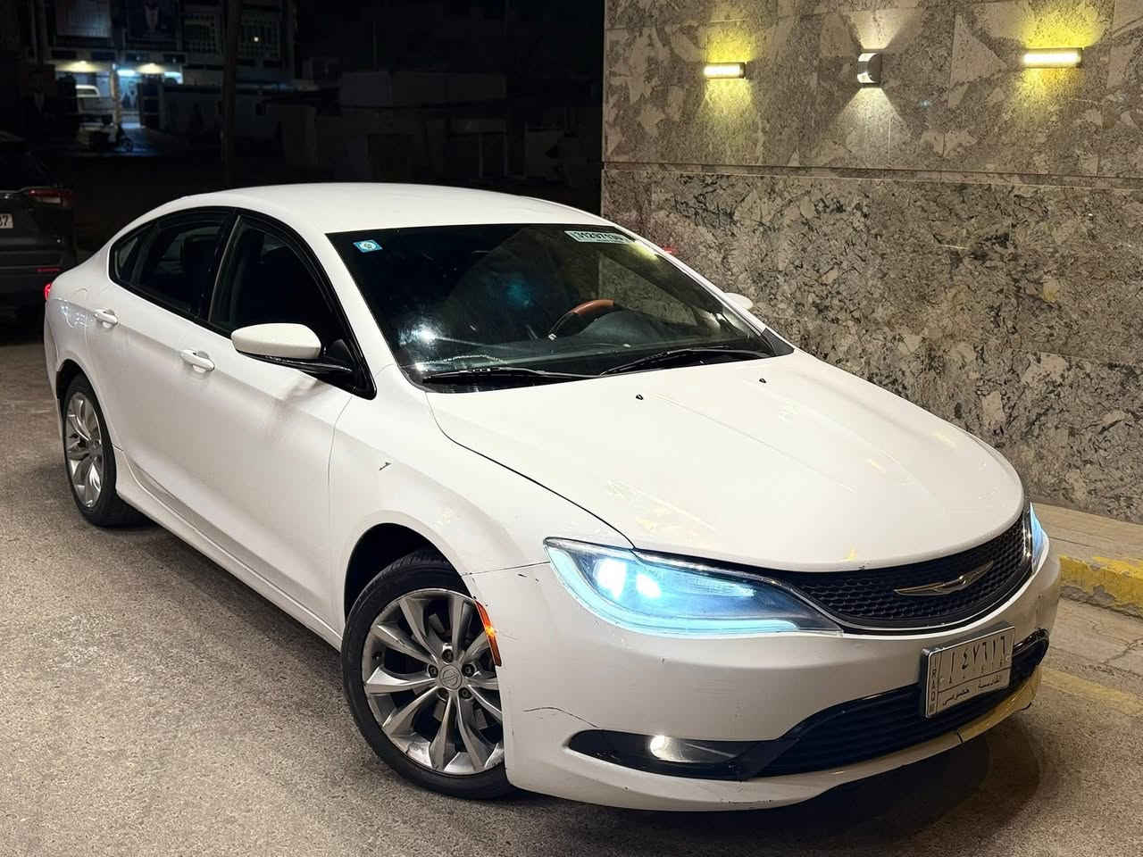 السلام عليكم 
سي 200 
مكينه 3600 كير 9 نمر 
موصفات S 
منصومه زنون اصليه 
تخم تاير 
ادامه عامه ماتصرف عليه ربع 
السياره بيهه صبغ فقط ربع البنيد 
مابهه حادث مكانهه ميسان 
مداور ثاني يوم (السعر 110)هواي عليك لا تعلق انشالله تلكه الحسن حبيبي 
***********
