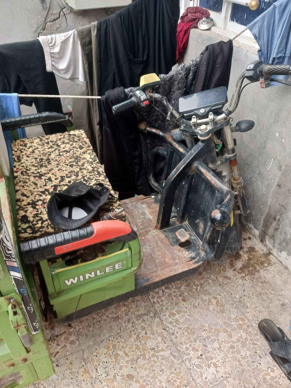 ستوته شحن للبيع تشتغل بس متمشي باتريات جدد وشاحنه مكانها أبو غريب سعر 700 بيهه مجال ***********
