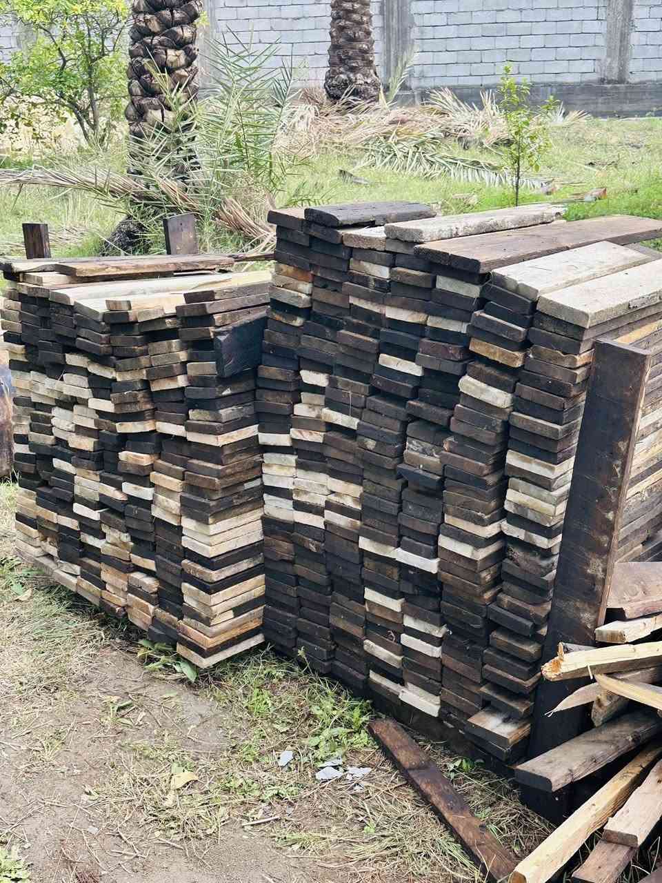 السلام عليكم للبيع 15 مكعب خابط فلندي 25ملم 
جكات سن خشن ثقيل عدد100 
ملاحضه : القالب مشتغل شغله وحده فقط 
***********
