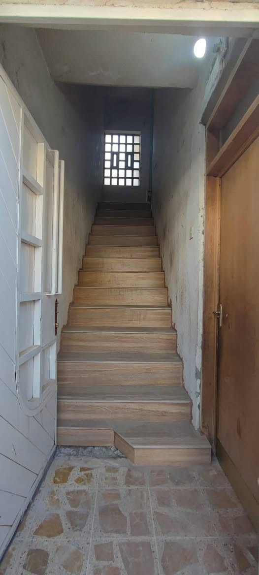 للأيجارالشقة الطابق الثاني(المساحة220م)🏘️ 
الموقع الشقة حي الصديق الثانية قرب متوسطة الرياض للبنات 

 3غرف نوم واسعة وهول ومطبخ وصحيات وبلكونة وبيتونة وسطح

(بدل ايجار الشقة350الف) 

للاستفسار مراجعة مع مكتب الوطن للتجارة العقارات 
او الاتصال على الارقام التالية 
كؤرك ***********
آسيا  ***********
