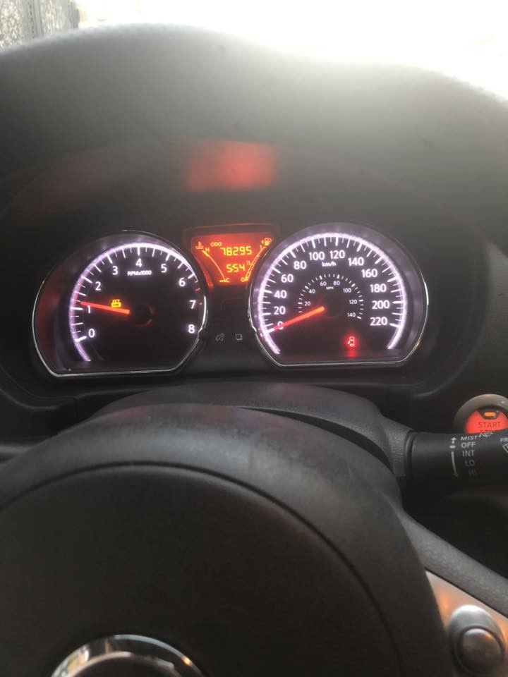 السلام عليكم للبيع نيسان سني ١٤ مكينه كير كلش نضيف كير عادي السياره تبريد تخم تاير نضيف ماشيه ٨٠ الف بصمة تشغيل بصمة  ابواب يدات نيكل جام ٤ كهرباء السياره بدون ضرر فقط بارد بسيط بل باب الخلفي وداير الجاملغ بسمي رقم  انكليزي  السعر. ٨٠ وبيهه مجال ***********
