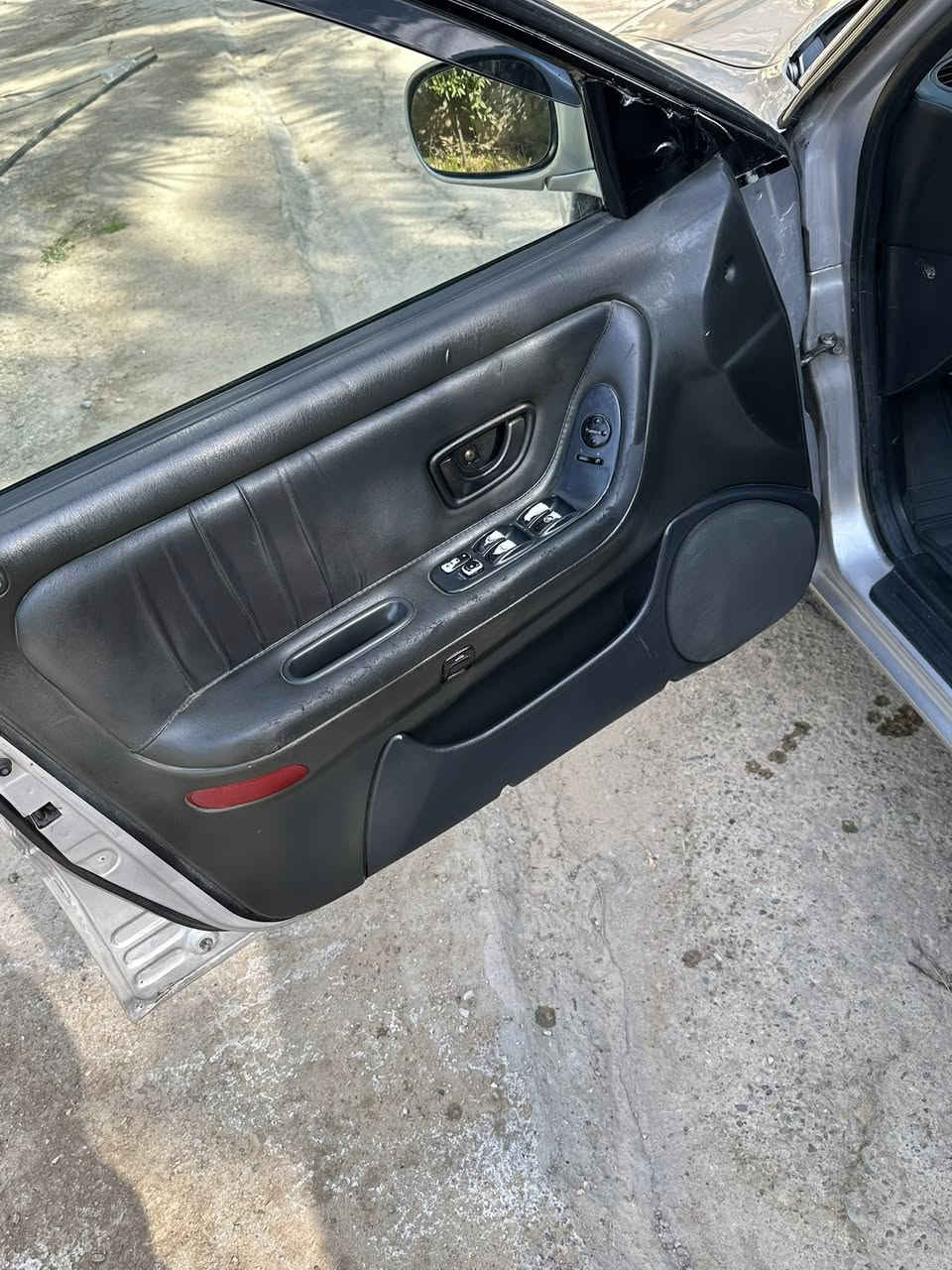 سلام عليكم سوناته 2 موديل 95 
سياره مصبوغه عام للجماليه ما بيهه اي ضربه كير و مكينه جدد كير اوتماتيك حساس واحد كهربائيات كلهه شغاله صدر امامي خلفي جديد سنترلك تفتح وتقفل بل ريمونت تخم تاير 
رقم بغداد مشروع وطني سنويه لل ٢٨ مكان ديالى بعقوبه *********** 
سعر ٥١ بيهه مجال
