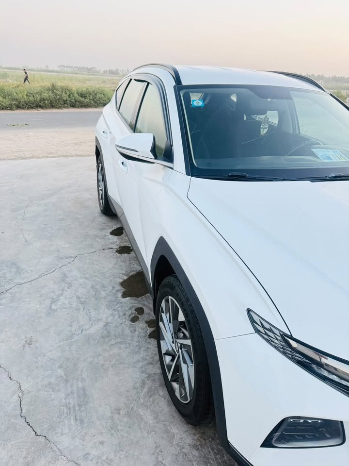 توسان 2022 خليجي
 ماشية 95km

بصمه تشغيل/سايد بريك بصمة /ترحيب عند الاقتراب/لدات نهارية/لايت عدسة متحركة  اوتو/ تبريد منفصل قطعتين/كشنات كهرباء/شحن وايرلس/حساسات امامي وخلفي/اوتو هولد/نظام نزول وصعود منحدرات/اربع مودات قيادة/شاشه تاب كبيرة / بردات خلفية بلادية/ 

السيارة بيها بارد بالباب الخلفي عكس السائق ورصعة بسيطة بالجنطة

السعر 180$ وبيها مجال بسيط 
***********
العنوان بغداد اليوسفية
