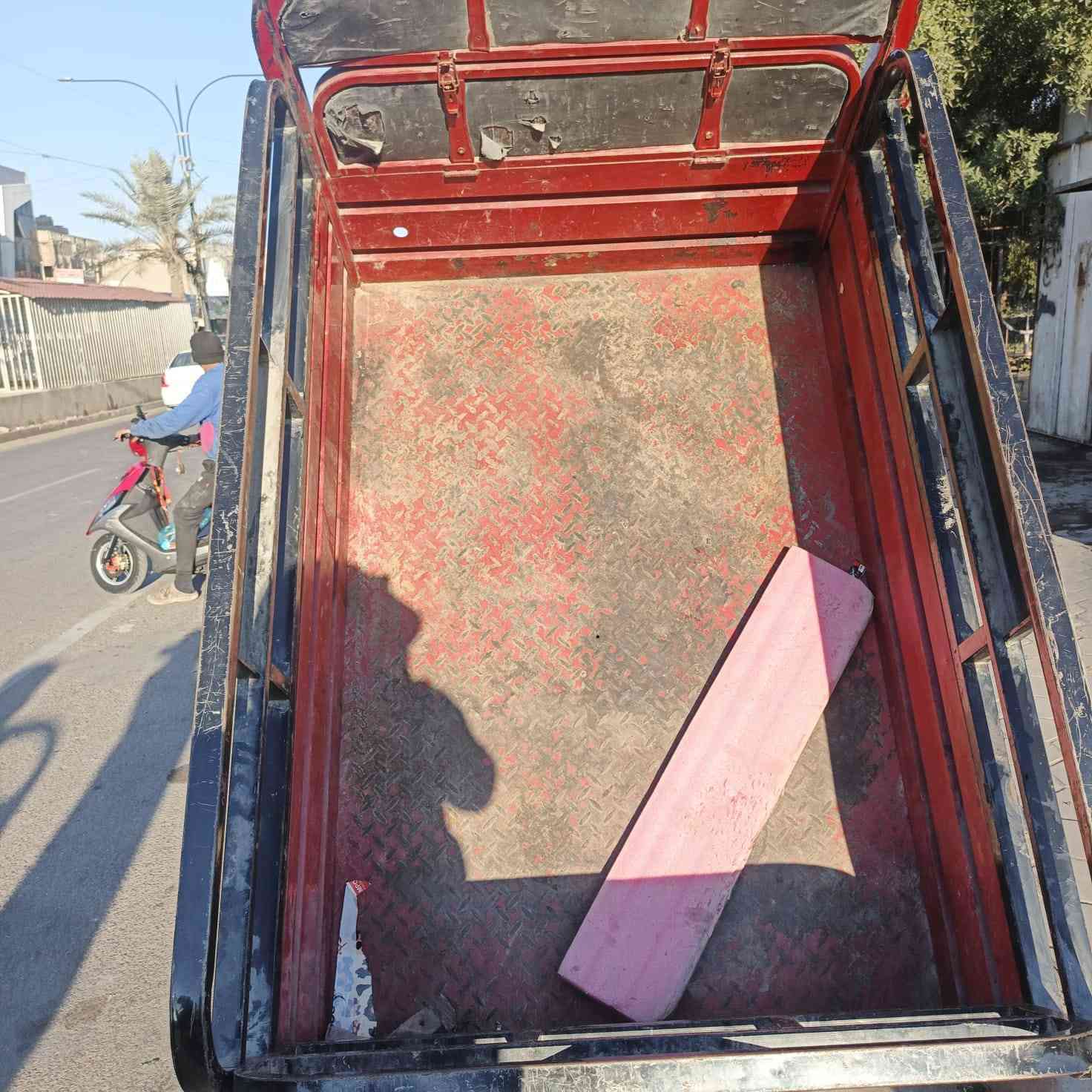 السلام عليكم عندي ستوتة شحن البيع سعر 800الف دينار بيه مجال مكان الشعلة شارع  ***********
