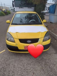 كيا ريو موديل 2008 محرك 16 بي نفخ  كير عادي تبريد شغل  سقف مبدل رقم ني...