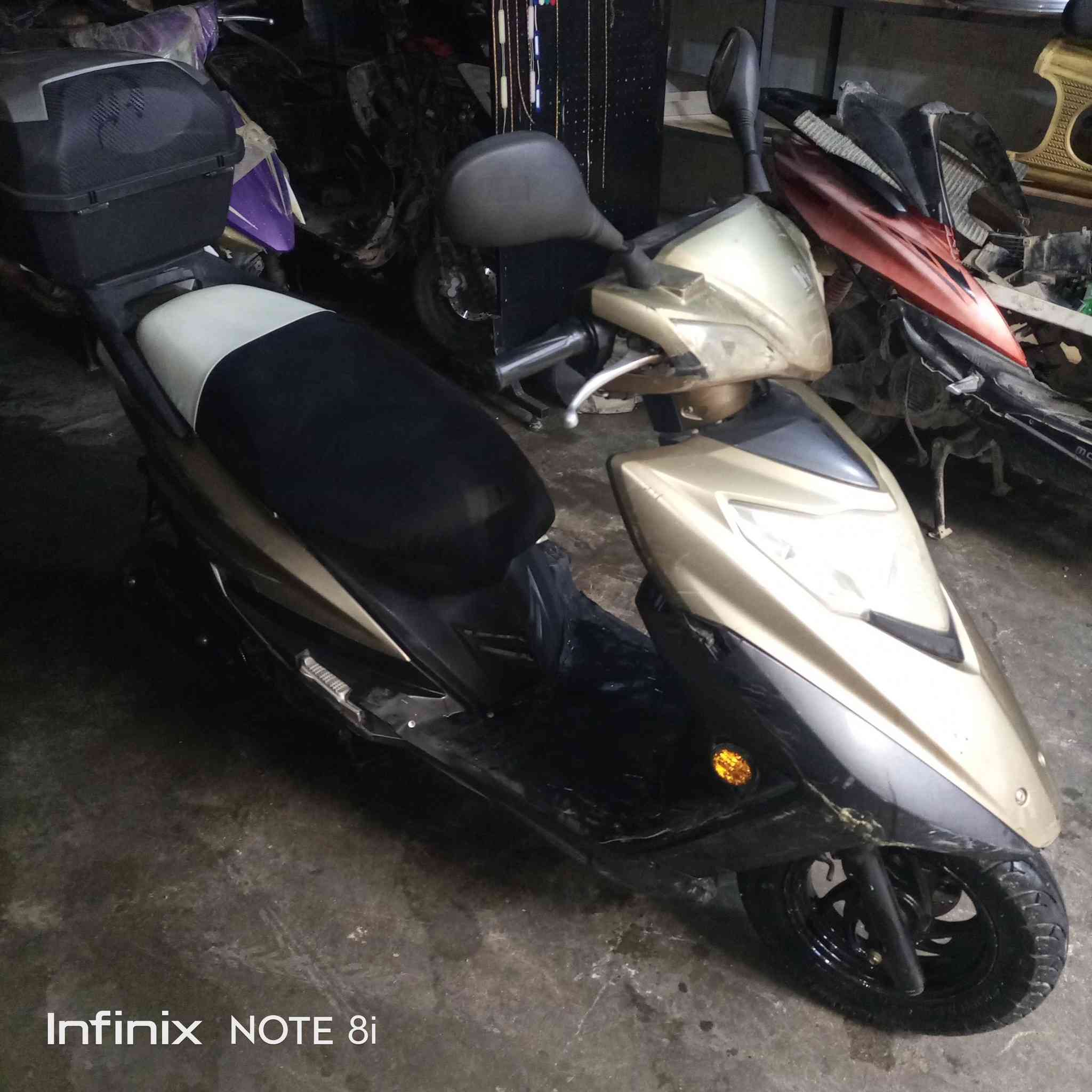 السلام عليكم ماطور هاوجي للبيع شغال صلف أو هندر او كهربائيات كله شغال ماطور نضيف جدا
مكينه فول 
السعر 450  اوبي مجال للشراي
مكان الرمادي
الاستفسار ***********او خاص
