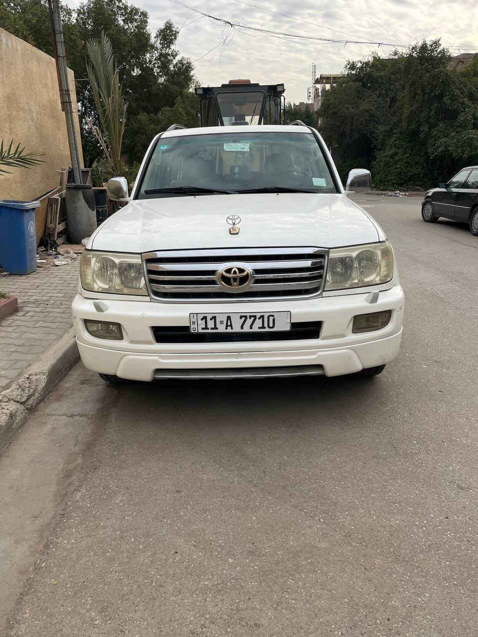 السلام عليكم لاندكروز موديل 2007مكفولة من الصبغ والضربةفول مواصفات فتحة سقف 6سلندر ثلاجة مكاني بغداد متواجد فقط على التليفون***********
