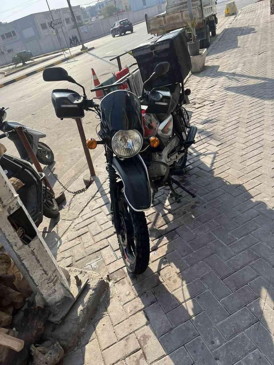 سلام عليكم بوكسر موديل ٢٠٢٣ جبلي الدراجه اخت الزيرو مماشيه هواي مرقمه الرقم بغداد تحويل ثاني يوم *********** السعر مليونين و600 وبيها مجال حك الجيه
