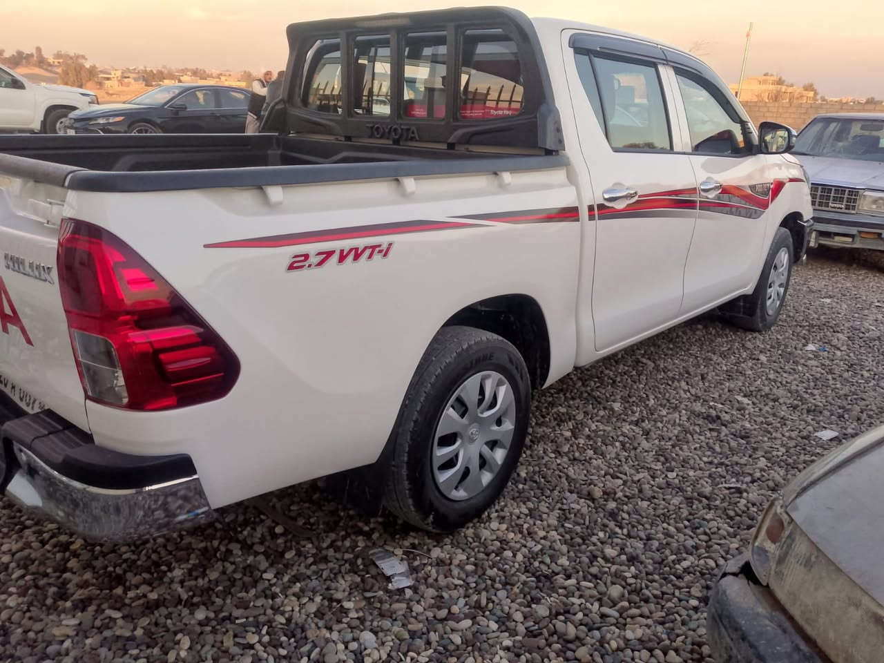 السلام عليكم للبيع هايلوكس  موديل 2025  بسمي صلاح الدين ماشي 5000 بعدو زيرو ماماشي كير عادي السياره وضع شركه بعدها زيرو كلين كلين بدون ضرر  السعر 265 بي مجال للطيبين  مكاني صلاح الدين الشركاط  رقمي ***********
