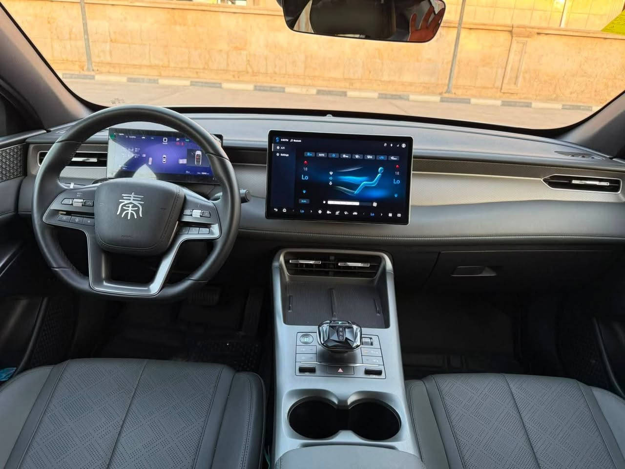 BYD
بي واي دي  فووول موصفات...2025...
ماشيه 10..الكلي..
فتحه سلايد..
كرسي كهرباء..
13 كامره...
تحكمات.. فول..
داخل زيتوني مميز..
بصمه..
اتو بارك..
هيه اعلى فئه بيهن..
بغداد باسمي مكاني بغداد الكرخ...
...***********...
الشراي اليدفع سعر معقول ابيع... بل اليرضي الله.. 
الشراي يتصل سياره بعده بنايلونات الشركه..

