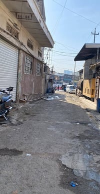 للبيع 82 م ركن منطقة الكرخ (مشاهدة) قريبة جدا من الشارع العام قرب مجسر...