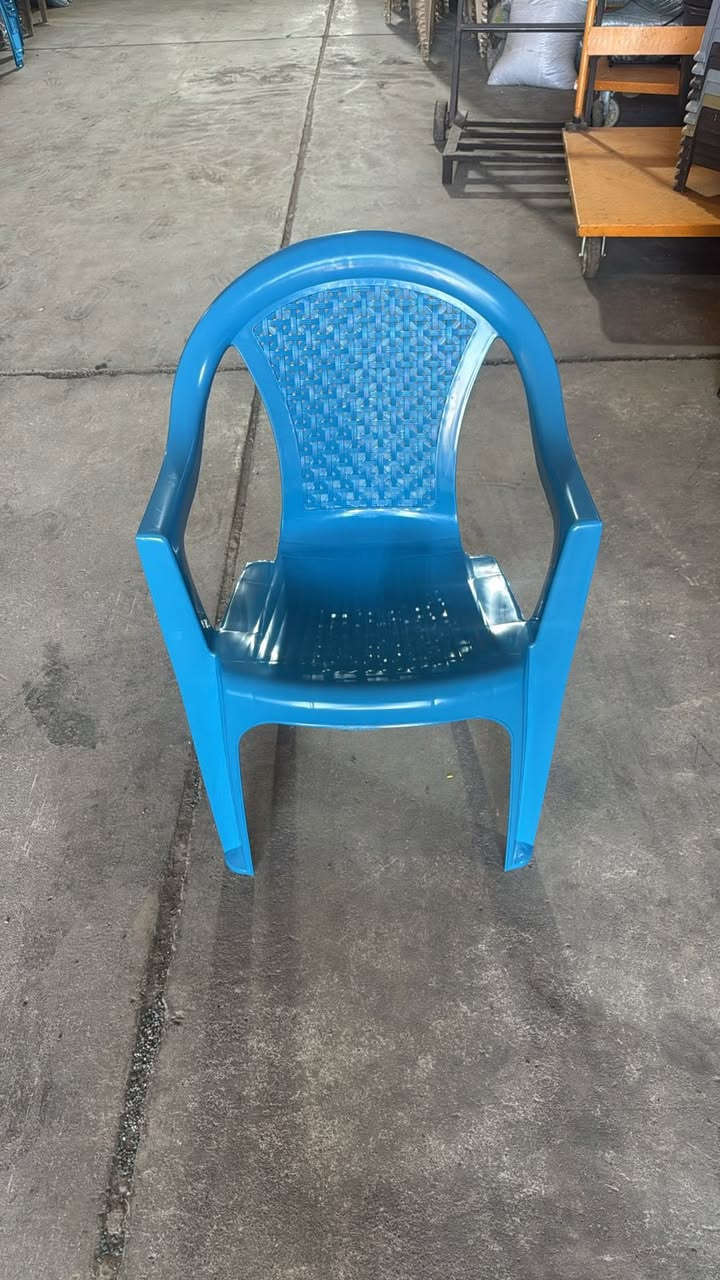 يتوفر لدينا كرسي اخضر و سماوي أسعار جدا مناسبه يتوفر لدينا توصيل كافه المحافظات ***********
