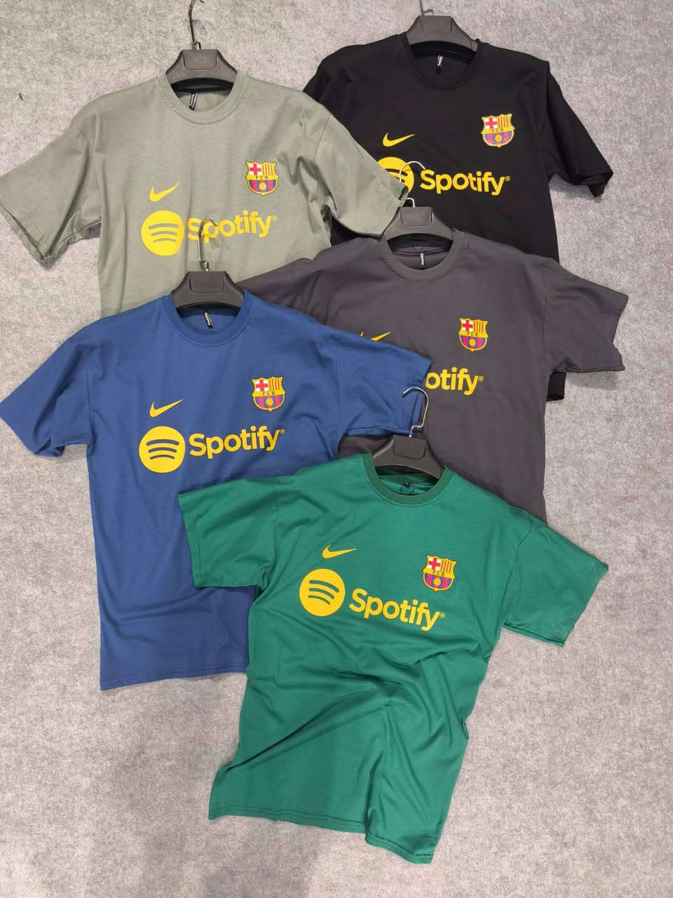 مغسول تركي قماش 30/2  فول ليكره S m.  L. Xl  xxl. العدد 1500 قطعه السعر.   1.70 دولار.   للقطعه  الدرزن بالعراقي 32 الف.   للاستفسار خاص مفتوح


**إذا كنت صاحب هذا الإعلان وتريد حذفه لأي سبب، رجاءا أرسل رسالة إلى الدعم الفني**