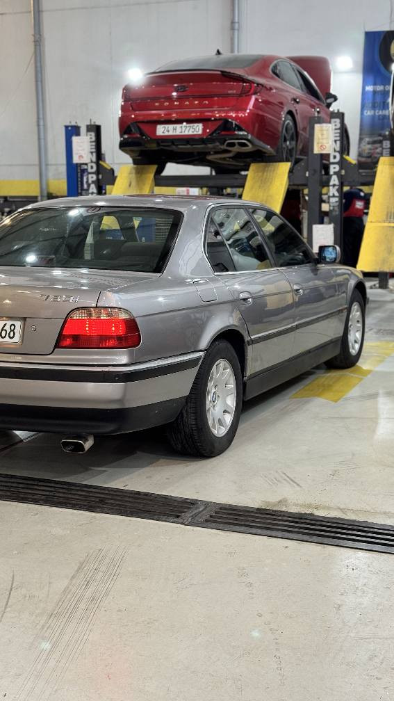 كاسحة 730 V8 
موديل 1995
سنوية 2030
رقم سليمانية هزه وبراد جديد
محرك وكير شرط
طخم امامي خلفي مع دبلات وبولبرينات وفلنجات ودسكات ودرايف شفتات كلو جديد
 تدفئة وتبريد كشنات بلادي مخمل كهرباء هيتر كشنات
طخم تاير جديد
السيارة صبغ عام ضرر جاملغ الخلفي وجاملغ امامي تبديل 
صيانة منضومة البانزين بالكامل 
منضومة الماء كلها جديدة واتربم ومي اصلي 
دهن كير وفلتر مبدل
مكان السيارة موصل
السعر 78
هاتف 
***********
*********** موصل, نينوى
