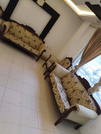 أريكة • قنفة • كنب • أثاث منزلي • ديكور منزلي • غرفة معيشة • جلسات • ص...
