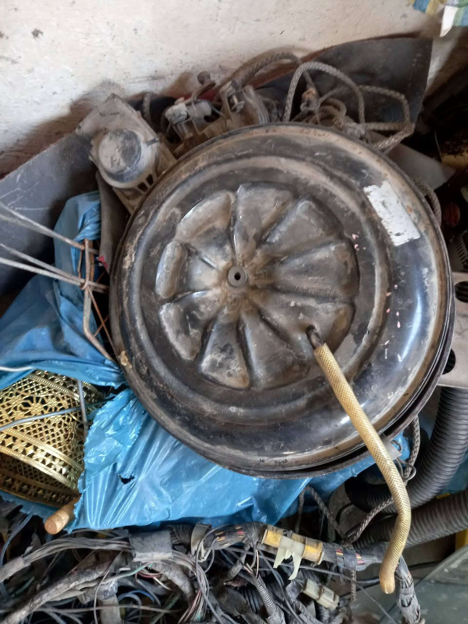 يوجد لدي غراض كراون 81للبيع المنشور امامكم الدوره ابو دشير هاتف ***********ابو ايه وشكرن لكم
