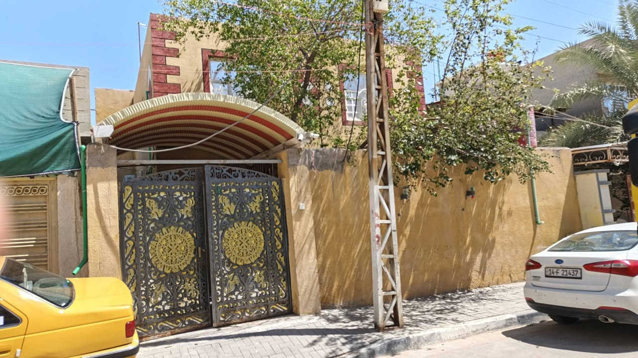 🏡 للبيع بيت طابو ملك في دور الصحة
📍 الموقع: دور الصحة
📐 المساحة: 200 متر
📏 الواجهة: 10 متر × النزال 20 متر

🏠 تفاصيل البيت:
🔹 طابقين
🔹 الطابق الأرضي:

- غرفتين
- ديوانية
- صالة
- مطبخ
- حديقة

🔹 الطابق الثاني:

- غرفتين مكتملات
- غرفتين (هيكل)
- صحيات

💰 السعر: 350 مليون (قابل للتفاوض)

📲 للتواصل واتساب فقط: ***********
