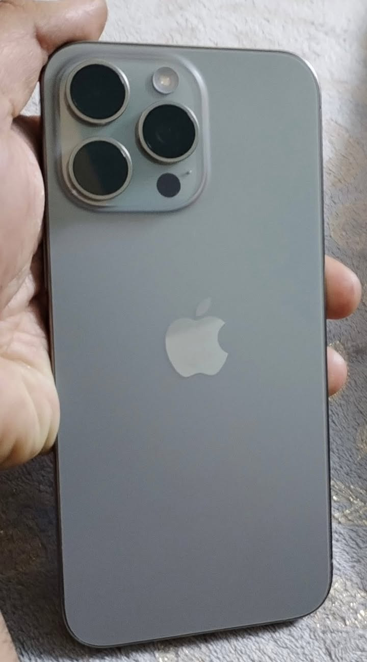 السلام عليكم ورحمه الله وبركاته تفاصيل كامله 256 15برو ماكس شخط ممشخوط غراضه كامل ***********
