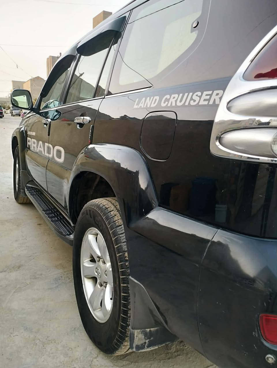 السلام عليكم برادو موديل2009 رقم بصره السياره جديدة وحلوه  مكفوله من الحادث والضربه والصبغ السيارة كير ومحرك مكفول رقم بصره تحويل ثاني يوم 
السياره فول الفول الكويتي 
مكان سيارة بابل 
معروضه 135& 
***********
