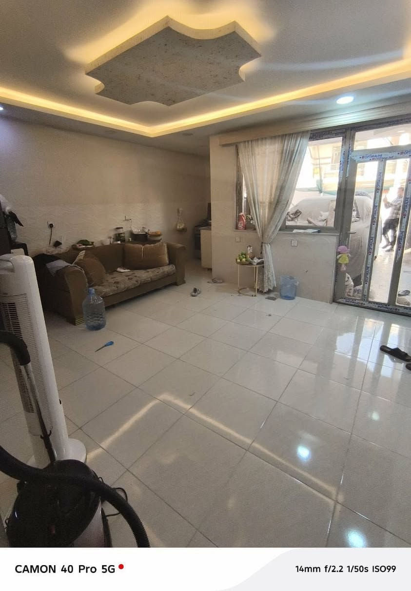 🔸سند طابو يتسجل بإسم اي عراقي
📍أربيل-بيت للبيع 5حساروك قرب شارع كورنيش 
➖مساحة 125M طابقين 
يتكون⤵️
➖4غرف نوم 
➖صاله-مطبخ-مجموعه
للاستفسار 
*********** WhatsApp
