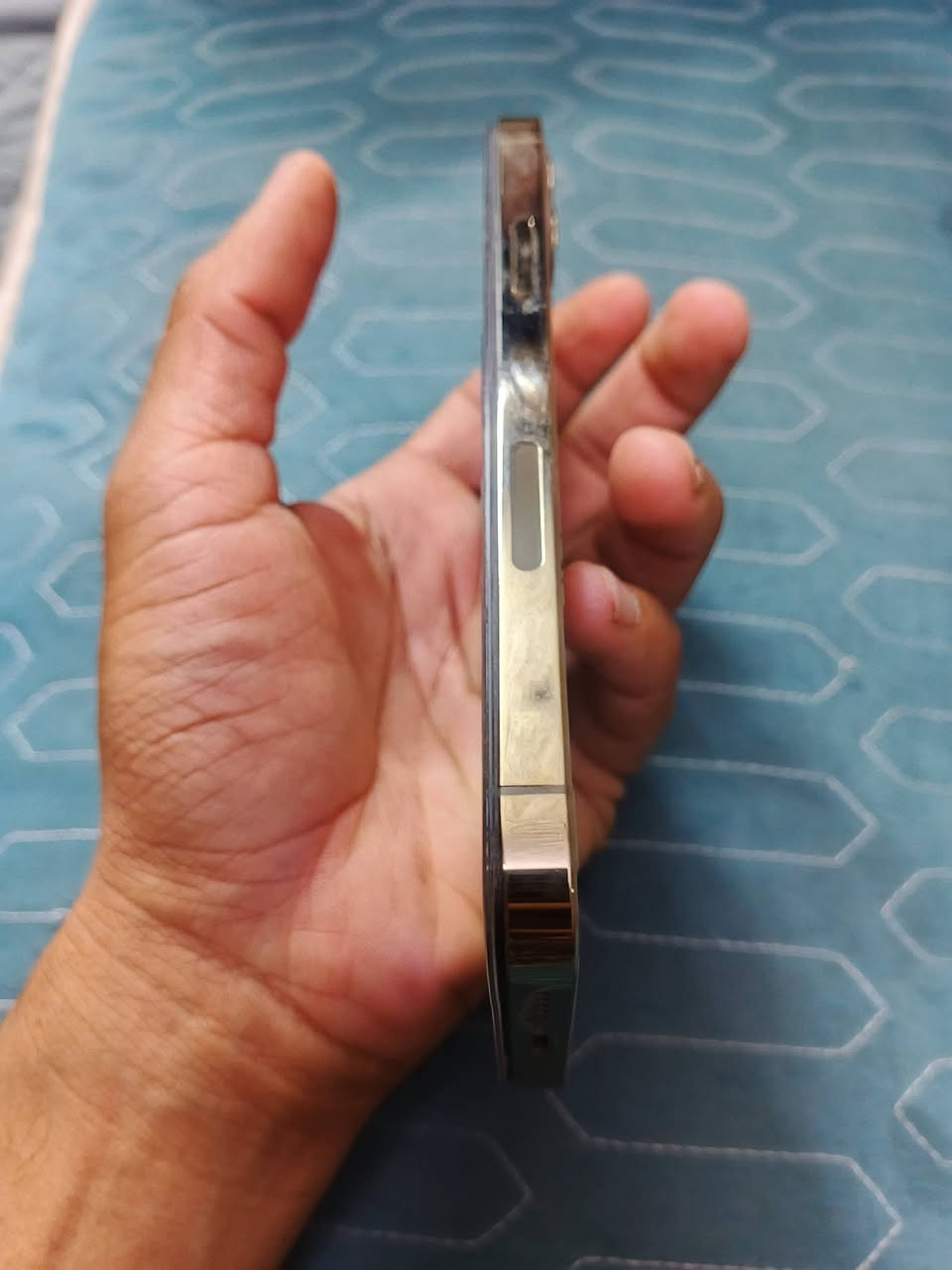 12برو ذاكره 256 بطاريه جديده شادهه وشاشه اصليه 3خيرات
سعر 300بي مجال بغداد ***********
