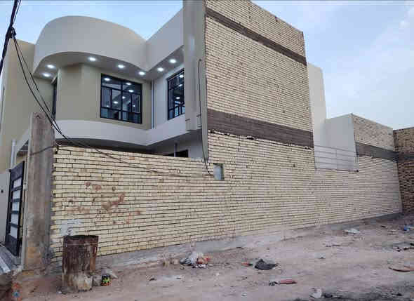 🏡دار للبيع🏡

المساحة:200 متر مربع
عدد الطوابق:طابقين
نوع السند:#طابو_زراعي_سند_٢٥_أقرار
السعر:(155) مليون دينار #قابل_للتفاوض

تفاصيل الطابق الأول:
غرفتين
صالة
مطبخ 
صحيات عدد 2
استقبال
كراج كبير/مكشوفه 2

تفاصيل الطابق الثاني:
غرفتين + سويتات (كل غرفة بحمام)
صالة
سطح
مطبخ شتايكر

الميزات:
ماء
كهرباء
قريب من: سوق/مدارس/تبليط #عرض_20

الموقع:🏡 (#توجد_جميع_المساحات)
نجف/شارع الصب عمود 335
شارع جسر الشهداء
 #ملاحضه_يبعد_عن_الجسر90متر

للتواصل:
***********
***********
***********
